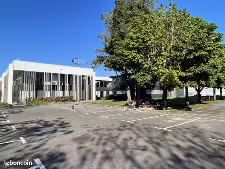 local bureaux 2 250 m²