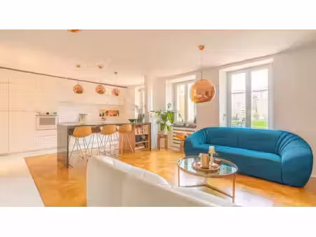 2 pieces dernier etage avec parking