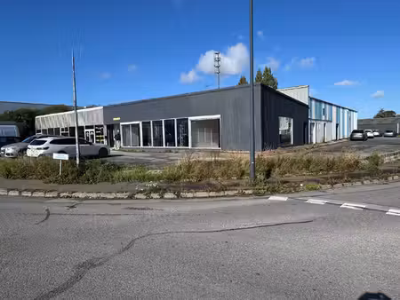 à vendre : kergaradec bâtiment d'activité de 1 300 m² divisible  sur un terrain d'environ 