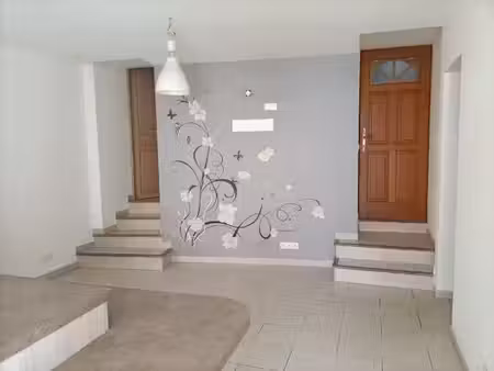 trois pièces avec cave et salle de bain privative !