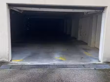 a louer - dans une residence securisee - rue rene cassin