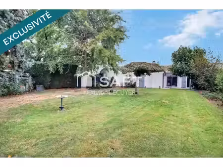maison de plain-pied  au potentiel d’environ 100m2 habitables  avec jardin clos à dos de c