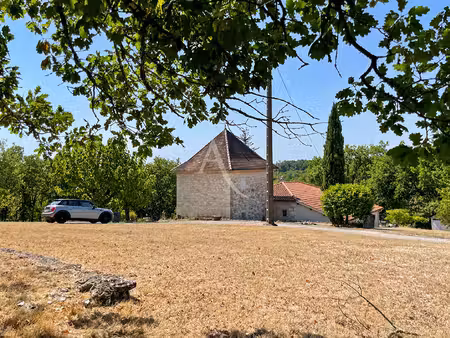 maison en pierre avec dépendances ! 4 chambres - 7 334 m2 de terrain