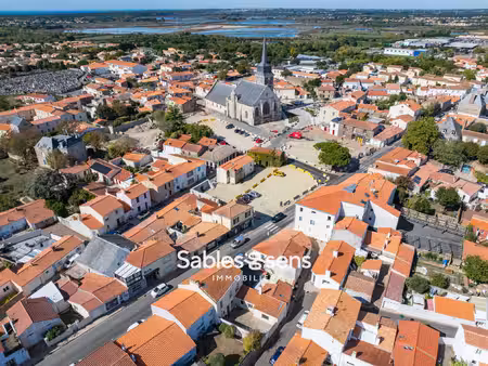 maison t5 à rénover avec garage dans le bourg d'olonne-sur-m