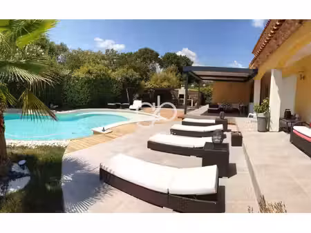 villa d'exception 4 chambres avec piscine et jardin arboré