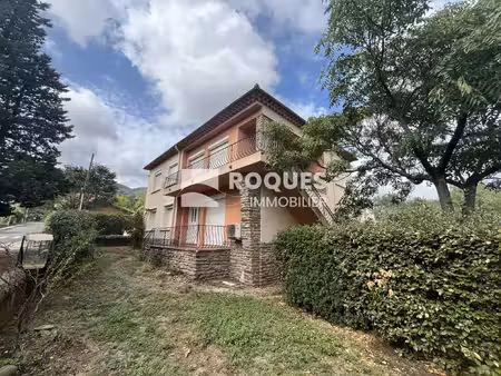 a vendre  maison composée de trois appartements avec terrain