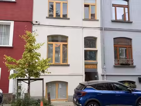 superbe triplex entièrement rénové 4ch dans maison de maître