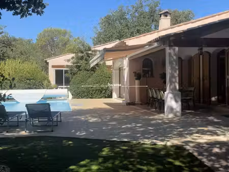 à vendre - villa  10 pièces située à saint-paul-en-forêt (83440)