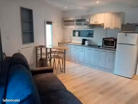 studio meublé refait à neuf 2ème étage