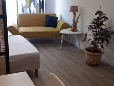 studio avec balcon la peyrade