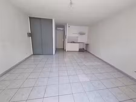 location appartement 1 pièce 31.23 m² à marignane (13700)  475 €