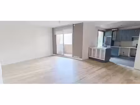 appartement type f3 avec balcon