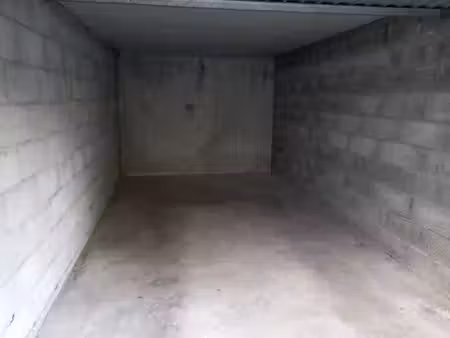 garage simple sécurisé en sous sol dans une copropriété de la commune de jacob-bellecombet