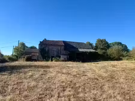 corps de ferme à rénover sur 1.4 hec de terrain