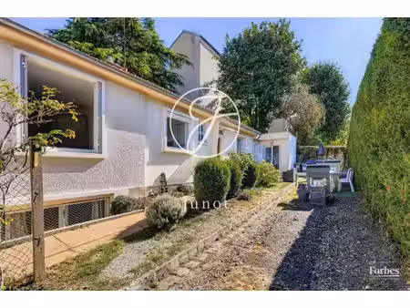 saint-cloud - montretout - maison 68 m² - jardin 47m²