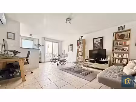 a louer appartement 3 pièces avec terrasse et 2 places de parking