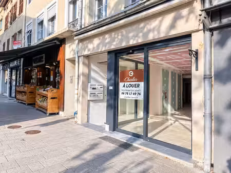 local commercial à louer – emplacement de choix au centre-vil