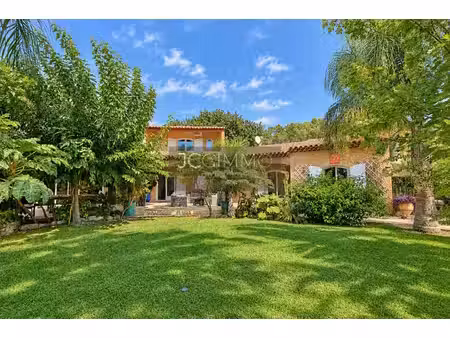 maison de luxe à vendre à carqueiranne