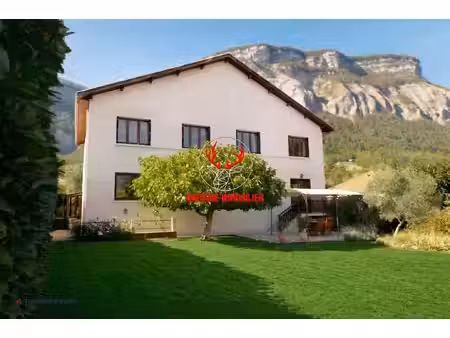 crolles  grande maison de 256 m²   vues sur belledonne et chartreuse.