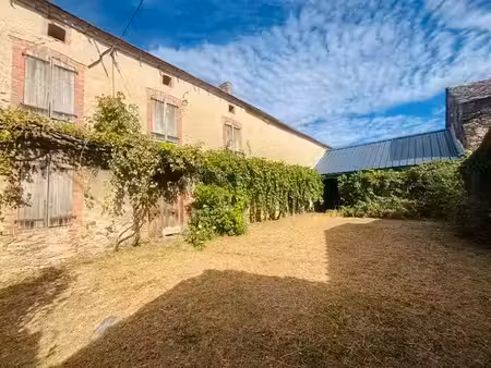 corps de ferme à rénover avec dépendances sur un terrain de 9 000 m2