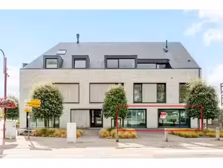 local commercial prêt à l’emploi avec garage et emplacement