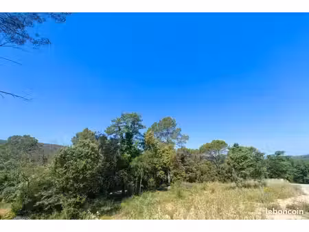 terrain 1 056 m² le thoronet