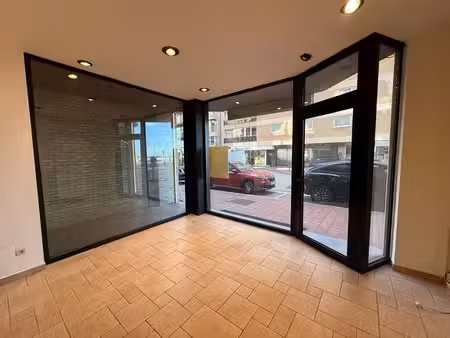 boutique à louer à la place rubens - opportunité unique