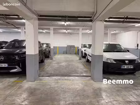 parking/box 25 m² nice