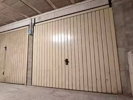 garage à louer (centre port)