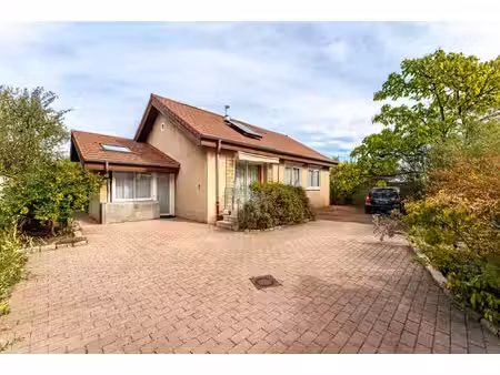 maison familiale de 109m2 sur terrain plat de 1260m2 avec pi