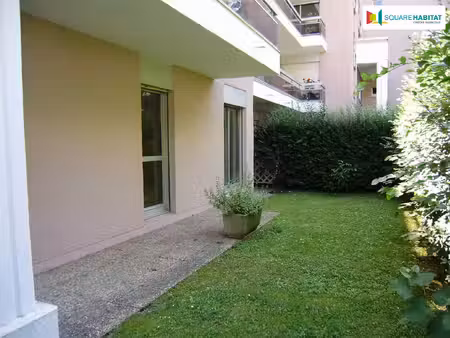 beau t3 en rez-de-jardin