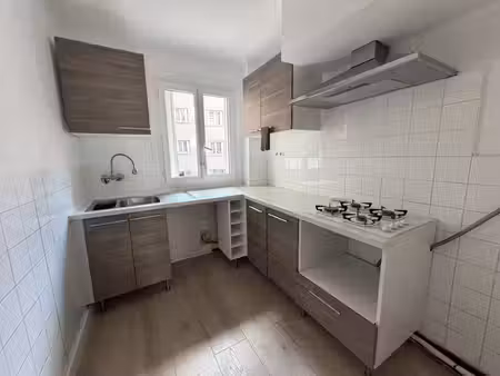 location toulon st jean du var - appartement type 3