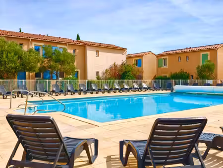 appartement meublé sur résidence avec piscine au coeur du village