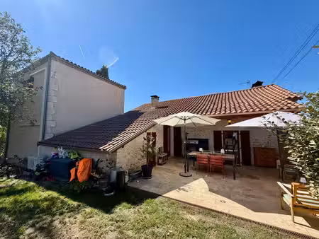 maison en pierre prête à habiter  granges et séchoir à tabac – proche vergt