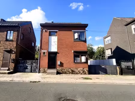 maison 4 façades avec garage interieur et 2 emplacements ext