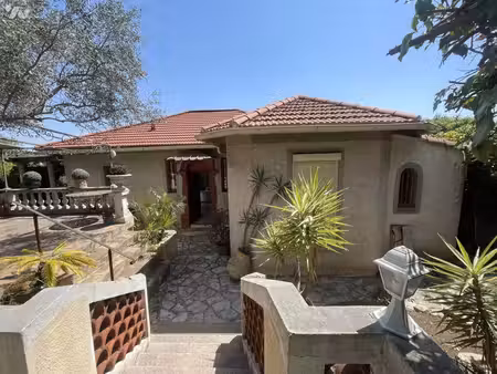 villa de caractere sur 445 m² de terrain + piscine + garages