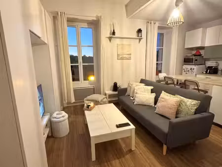 g rand studio meublé