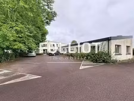 location bureaux et commerces à bourgvallées (50750) : à louer / 800m² bourgvallées
