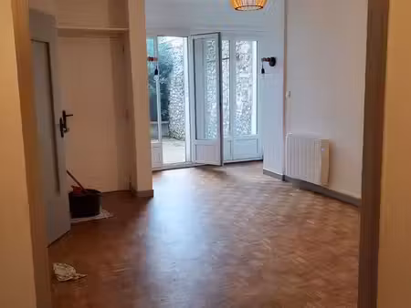 appartement t3 de 47.2 m² – la charité sur loire avec cour partagée