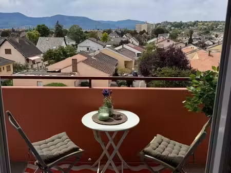 studio entièrement équipé - belle terrasse