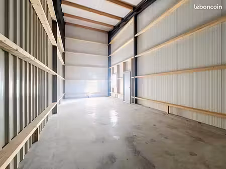 parking/box 56 m² chasnais
