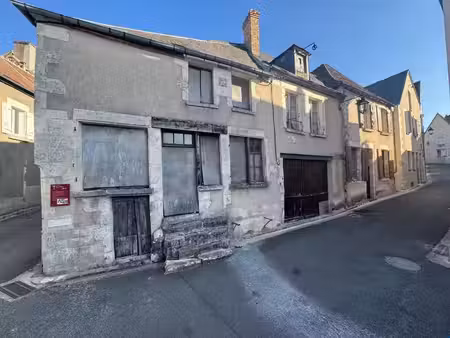 sancerre centre-village — maison de caractère à rénover entièrement avec jardinet et garag