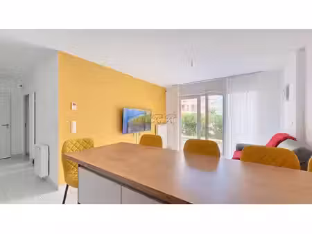 t3 avec 3 stationnements  un jardin et une piscine