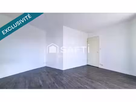 grand t1 de 36 m2 avec salle de bain et cuisine fermée
