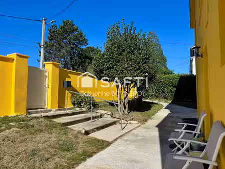 maison spacieuse rénovée avec vie de plain-pied.