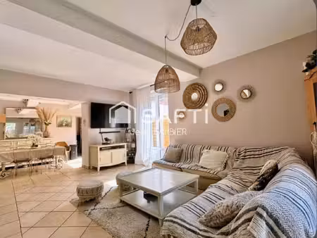 toulon est  au pied du faron et a proximité de la commune de la valette   maison de ville 