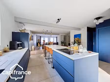 thouars place lavault- appartement de 200 m2 -climatisation réversible- 5 chambres -ascens