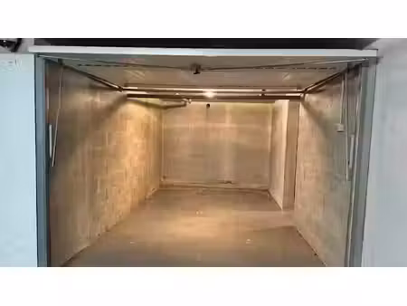 location parking 17 m² à lyon 6ème (69006)  180 €