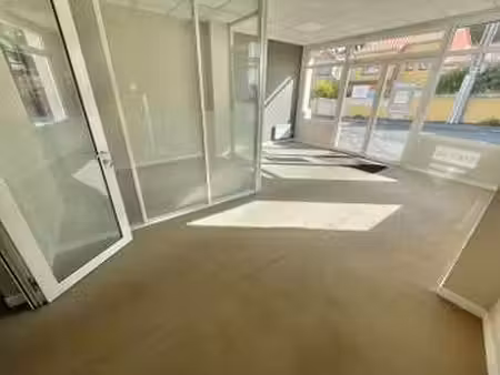location bureaux et commerces à vertou (44120) : à louer / 40m² vertou