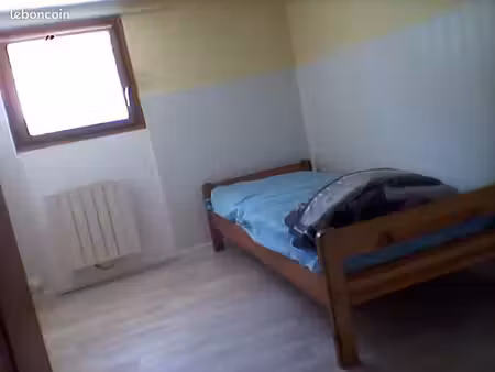 chambre meublée dans maison
